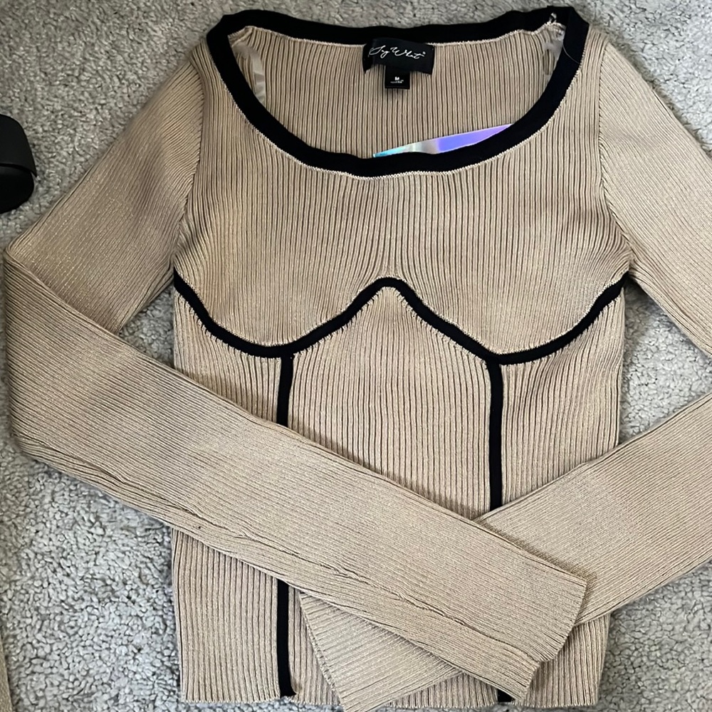 Ribbed long sleeve shirt in tan with black lining